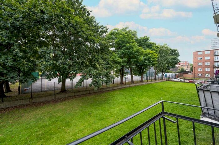 2 Bedroom Maisonette To Rent In Kent Street, Bethnal Green, London, E2