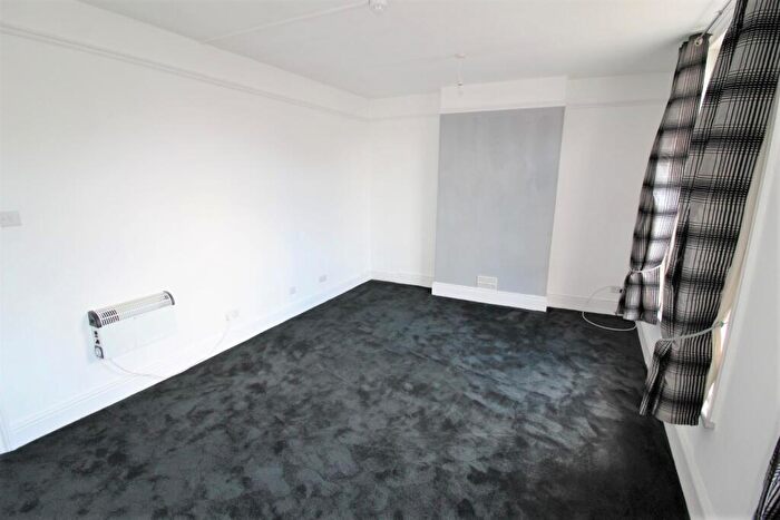 2 Bedroom Flat To Rent In The Parade, Exmouth, EX8