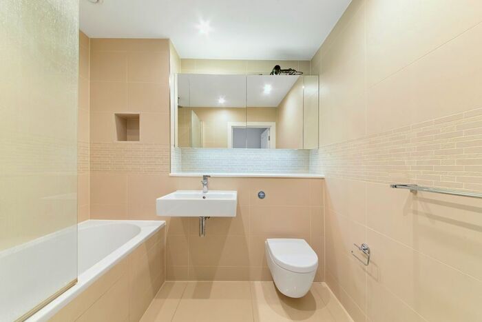 1 Bedroom Flat To Rent In Pump House Crescent, Brentford, London, TW8