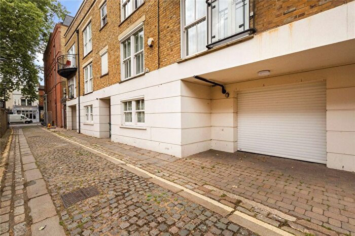 2 Bedroom Flat For Sale In Tyndale Lane, Islington, London, N1