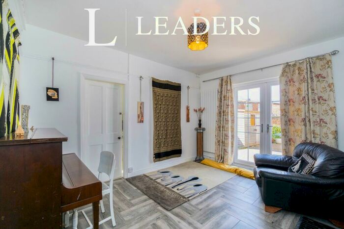 3 Bedroom Semi-Detached House To Rent In Saughall Rd, Chester, CH1