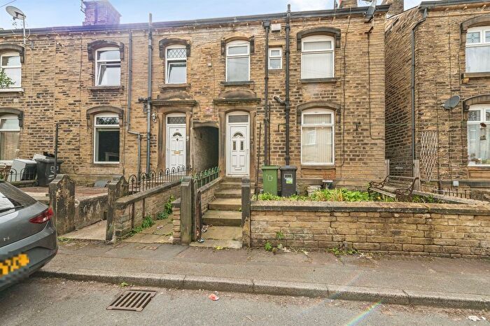 2 Bedroom Terraced House For Sale In Chapel Terrace, Crosland Moor, Huddersfield, HD4
