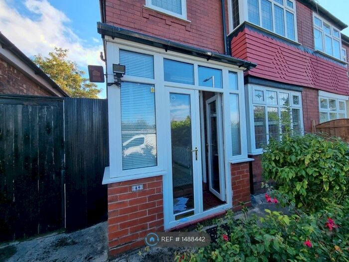 3 Bedroom Semi-Detached House To Rent In Webb Lane, Stockport, SK1