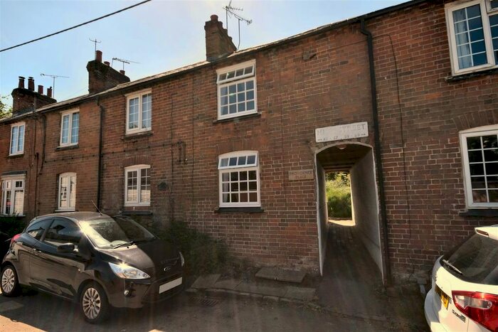 2 Bedroom Cottage For Sale In High Street, Weedon, Aylesbury, HP22