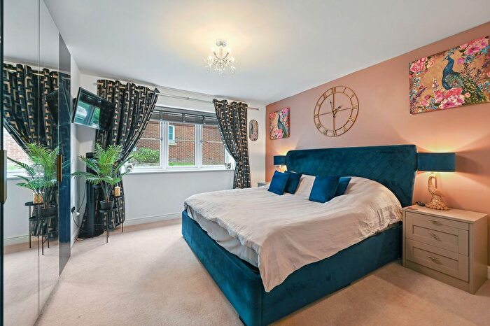 2 Bedroom Flat For Sale In Ceres Crescent, Epsom, KT17