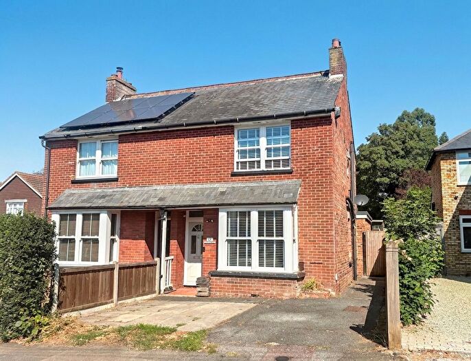 4 Bedroom Semi Detached House For Sale In Lower Vicarage Road, Kennington, TN24