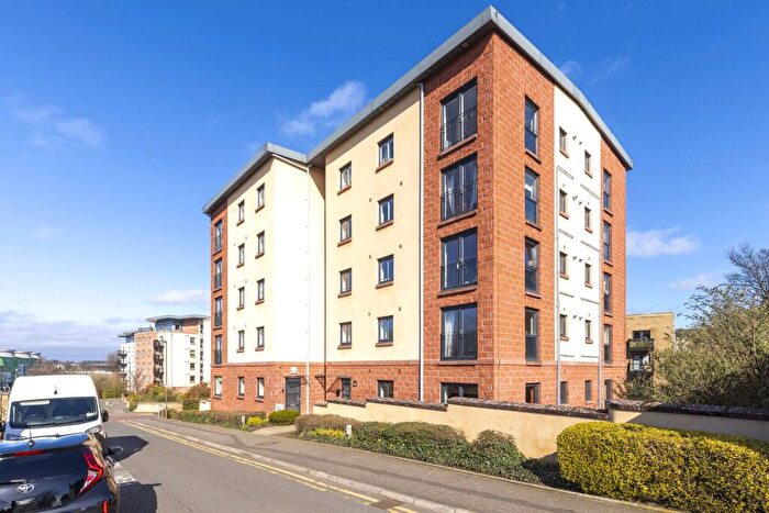 3 Bedroom Apartment To Rent In Slateford Gait, Edinburgh, EH11