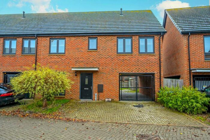 4 Bedroom End Of Terrace House To Rent In Woking, Surrey, , Woking, GU22