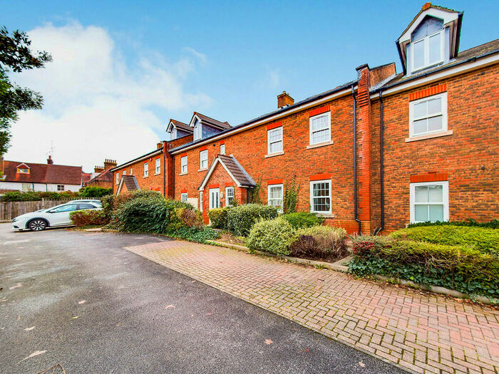 2 Bedroom Flat To Rent In Eastgate Mews, Brighton Road, Horsham, RH13