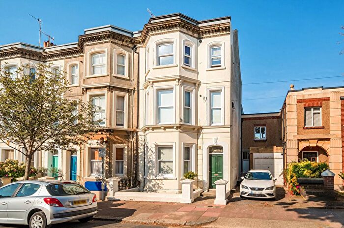 1 Bedroom Flat To Rent In Selden Road, Worthing, West Sussex, BN11