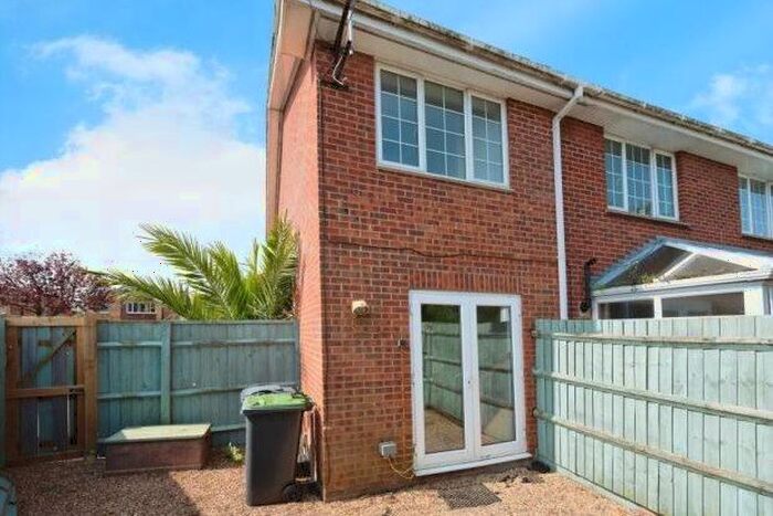 2 Bedroom Property To Rent In Hollow Lane, Hayling Island, PO11