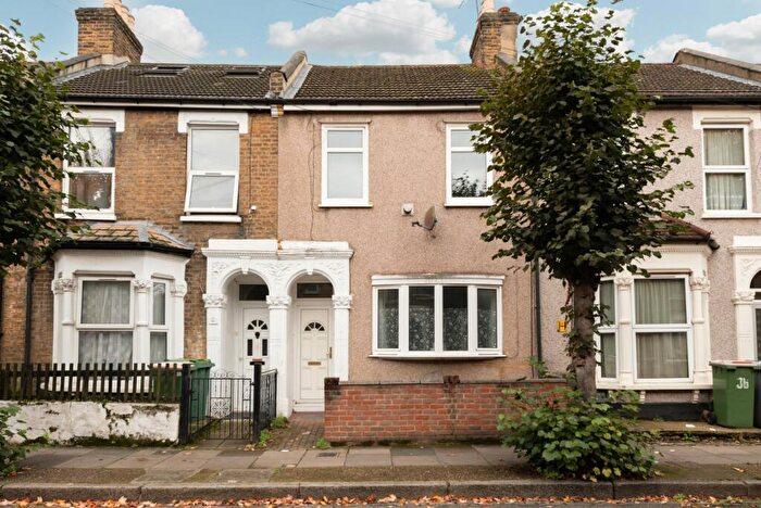 1 Bedroom Flat To Rent In Mathews Park Avenue, E15