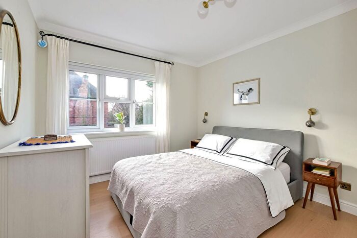2 Bedroom Flat For Sale In Chorleywood Close, Rickmansworth, WD3
