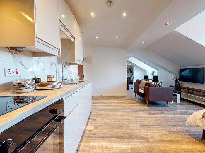 Apartment To Rent In Flat, Hyde Terrace #, LS2