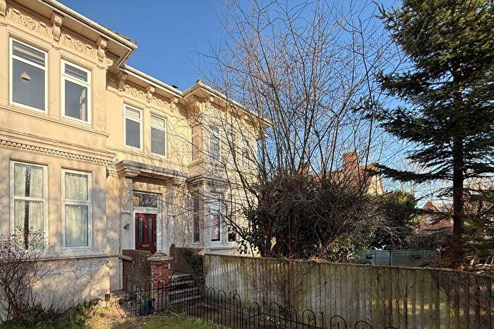 3 Bedroom Flat For Sale In Belmont, Wantage, OX12