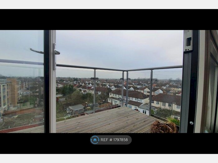 2 Bedroom Flat To Rent In Chapman House, Feltham, TW13