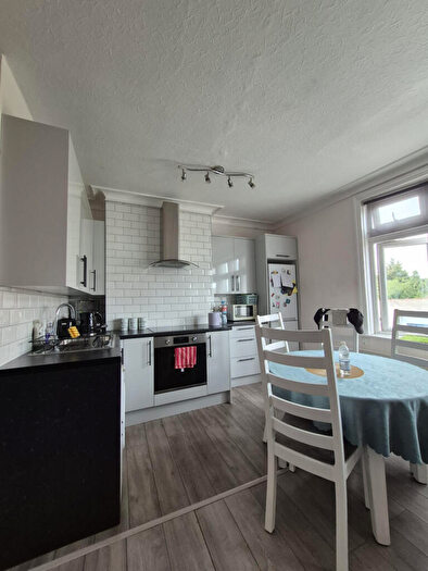 2 Bedroom Flat To Rent In Green Lanes, N21