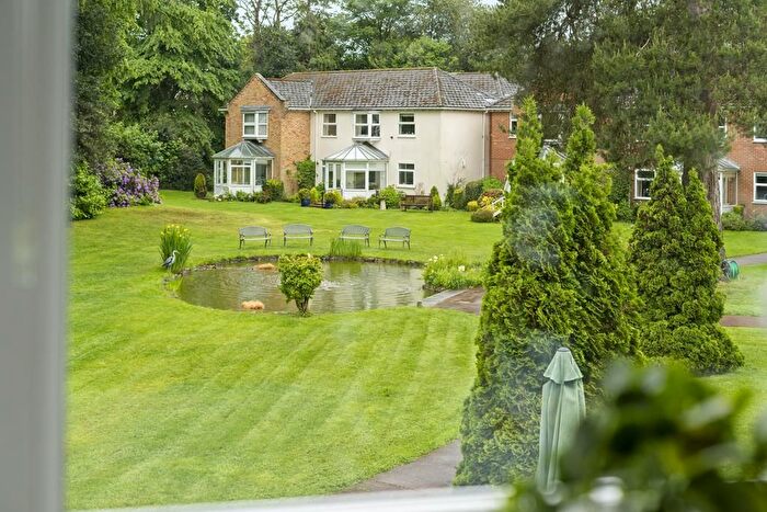 1 Bedroom Flat To Rent In Flat Fairlawn, Hall Place Drive, KT13