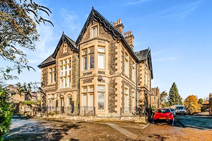 2 Bedroom Apartment To Rent In Savile Park Road, Halifax, West Yorkshire, HX1