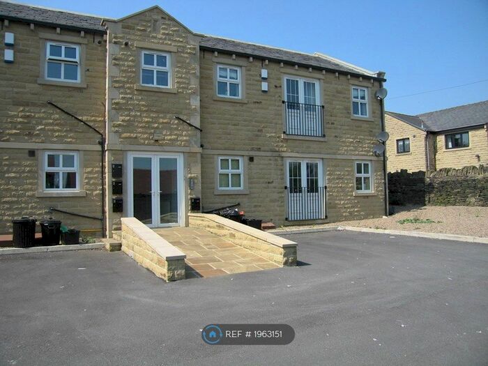 2 Bedroom Flat To Rent In Hipperholme, Halifax, HX3