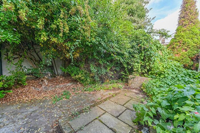 3 Bedroom End Of Terrace House For Sale In Thornbury Road, Brixton Hill, London, SW2