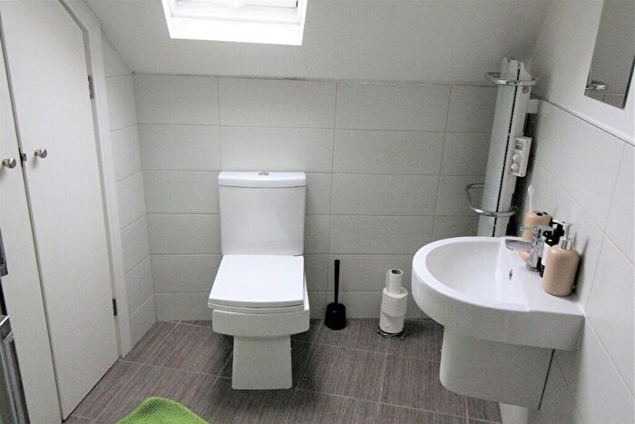 1 Bedroom Flat To Rent In Windsor Road, Penarth, South Glamorgan, Vale Of Glamorgan, The, CF64