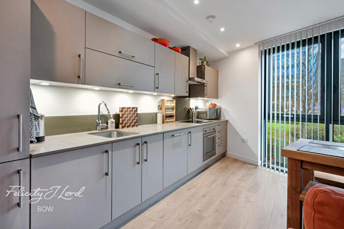 3 Bedroom Apartment For Sale In Radial Avenue, London, E14