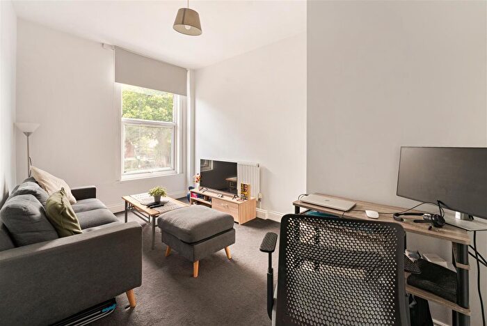 1 Bedroom Flat For Sale In Lower Clapton Road, Clapton, E5