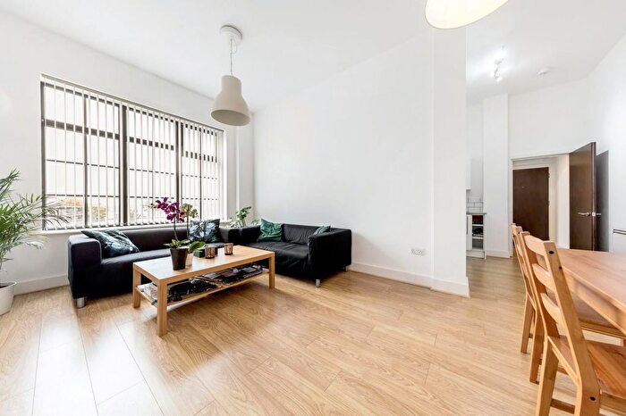 2 Bedroom Flat To Rent In Weld Works Mews, SW2