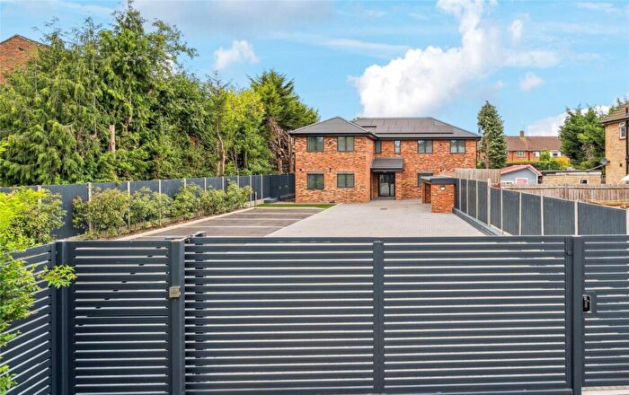 2 Bedroom Apartment For Sale In Laurels Road, Iver, Buckinghamshire, SL0