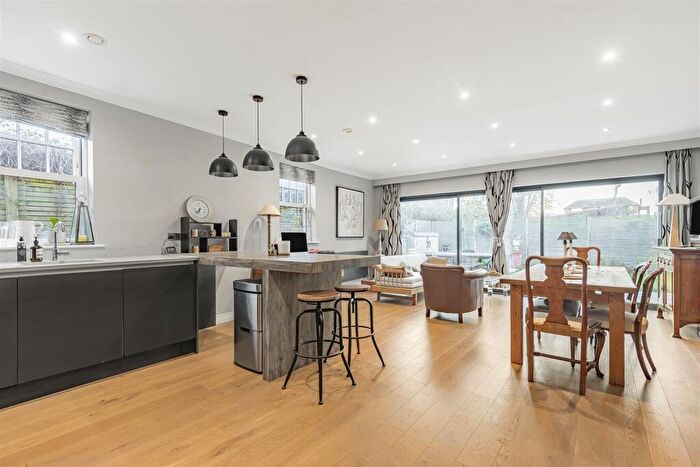 2 Bedroom End Of Terrace House For Sale In Bexhill Road, East Sheen, SW14