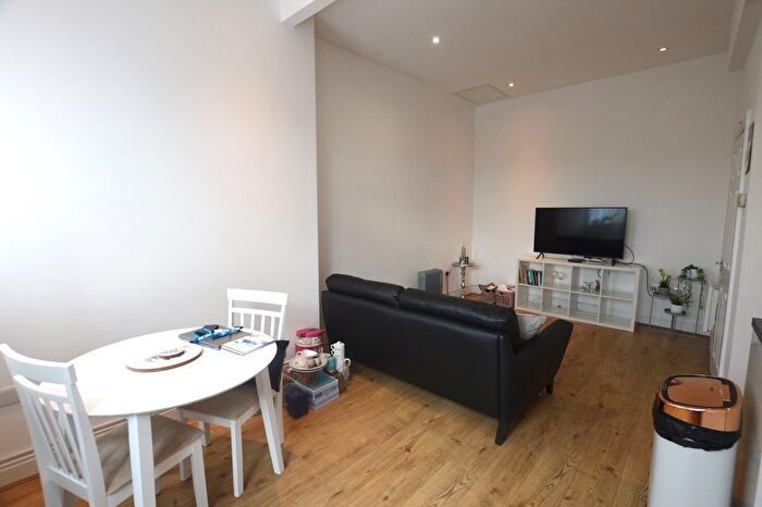 1 Bedroom Flat To Rent In Rooks Nest Road, Wakefield, WF1