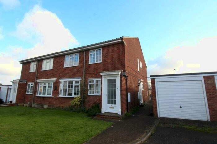 2 Bedroom Maisonette To Rent In King Georges Close, Hitchin, SG5