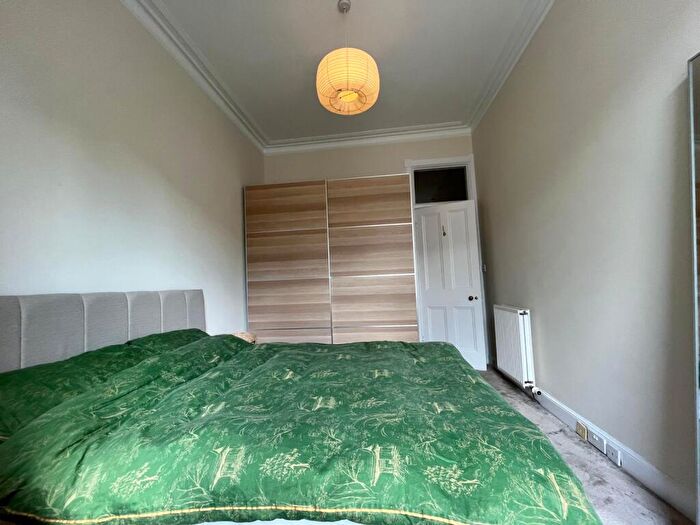 2 Bedroom Flat To Rent In Comely Bank Street, Edinburgh, EH4
