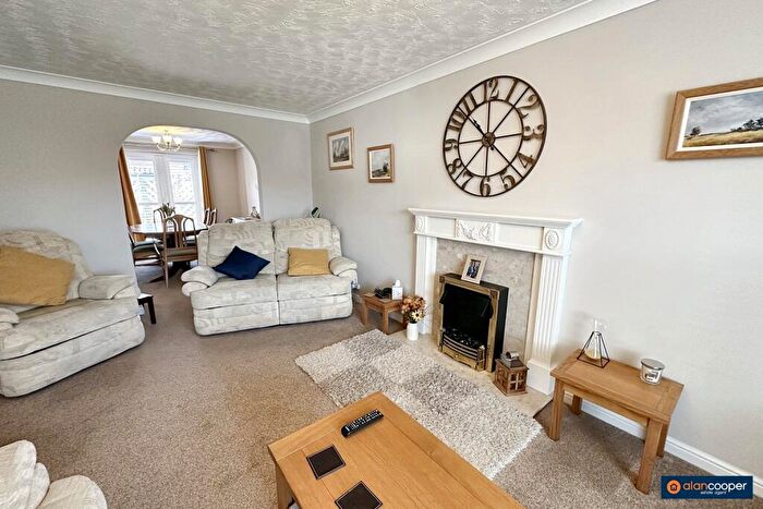 4 Bedroom Detached House For Sale In Sterling Way, Maple Park, Nuneaton, CV11