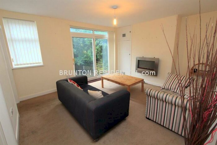 2 Bedroom Flat To Rent In Tunstall Avenue, Byker, NE6