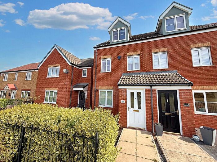 3 Bedroom Town House For Sale In Kielder Drive, The Middles, Stanley, Durham, DH9