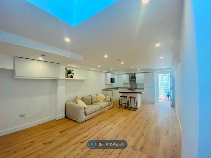 1 Bedroom Flat To Rent In Hargwyne Street, London, SW9