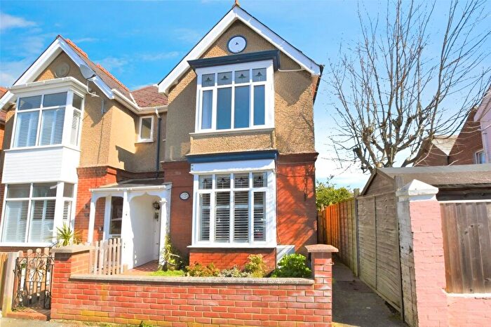 4 Bedroom Semi-Detached House For Sale In Consort Road, Cowes, PO31