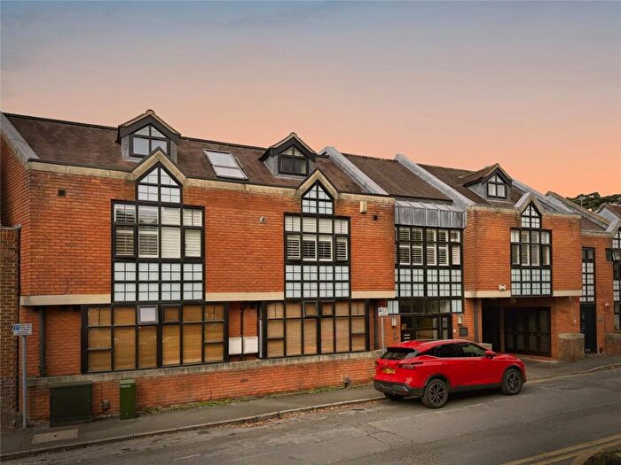 1 Bedroom Apartment For Sale In Milton Road, Wokingham, Berkshire, RG40