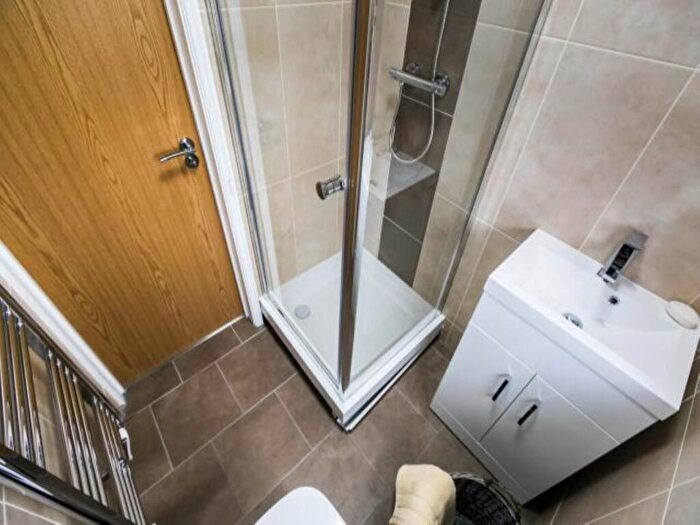 3 Bedroom Flat To Rent In Ninian Road, Roath, Cardiff, CF23