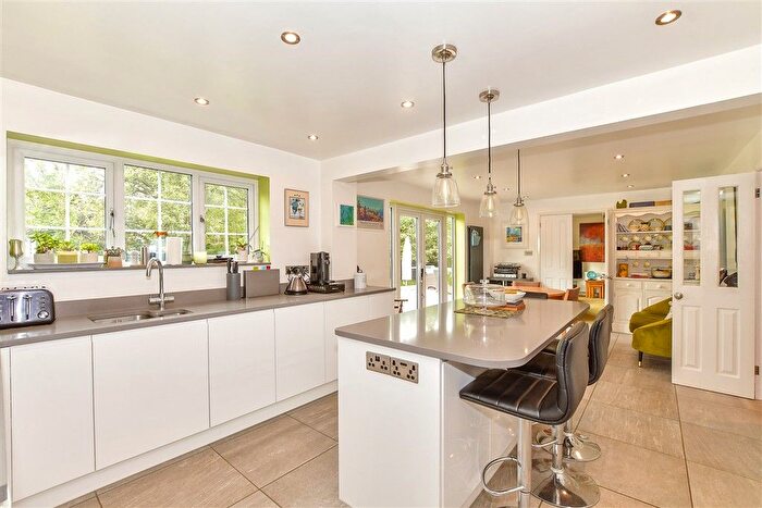4 Bedroom Detached House For Sale In Station Road, Staplehurst, Kent, TN12
