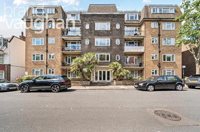 2 Bedroom Flat To Rent In Rochester Gardens, Hove, East Sussex, BN3