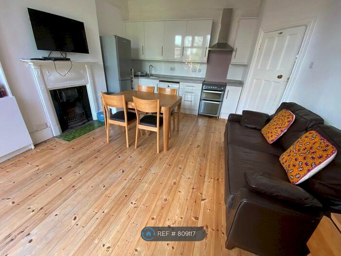 3 Bedroom Flat To Rent In Olive Road, London, NW2