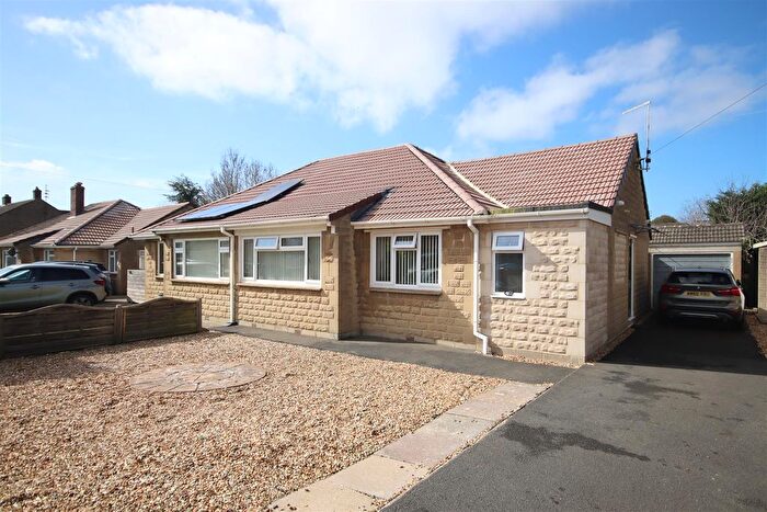 3 Bedroom Bungalow For Sale In Downham Mead, Chippenham, SN15