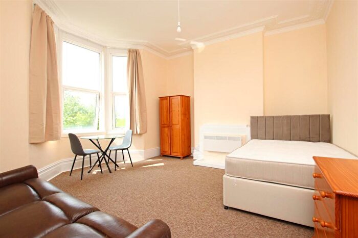Flat To Rent In Newbridge Road, Bath, BA1