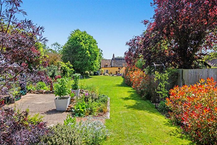 5 Bedroom Detached House For Sale In Westward Farm, The Green, Winwick, PE28