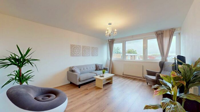 2 Bedroom Flat To Rent In Elmwood Crescent, NW9