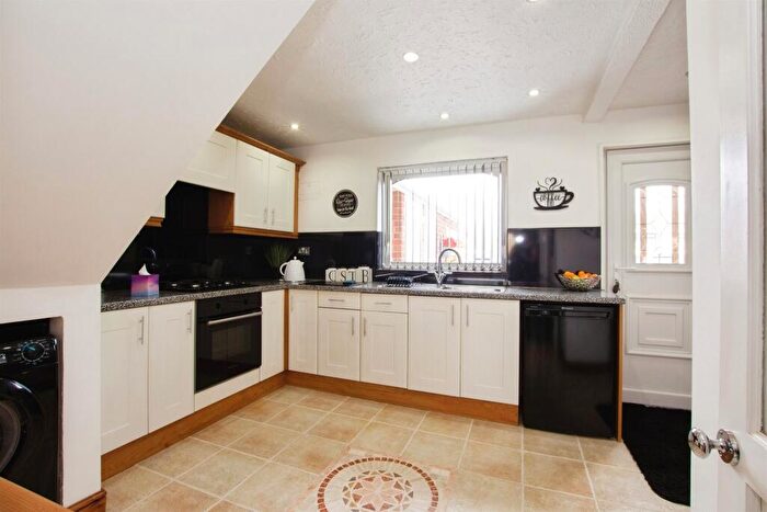 3 Bedroom Terraced House For Sale In Northall Avenue, Nottingham, NG6