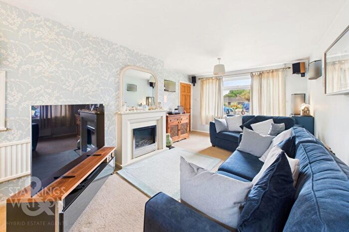 3 Bedroom Bungalow For Sale In Springdale Crescent, Brundall, Norwich, NR13